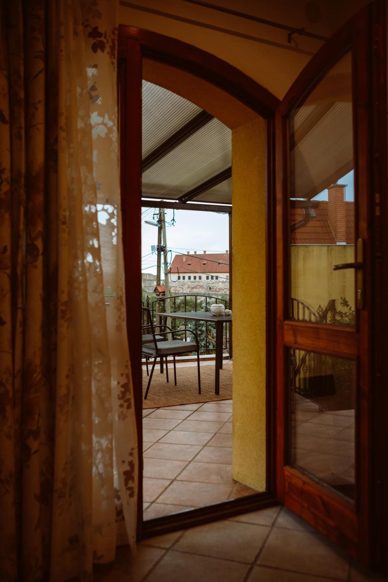 Kiralyszeke Apartman เอ็กเกอร์ ภายนอก รูปภาพ